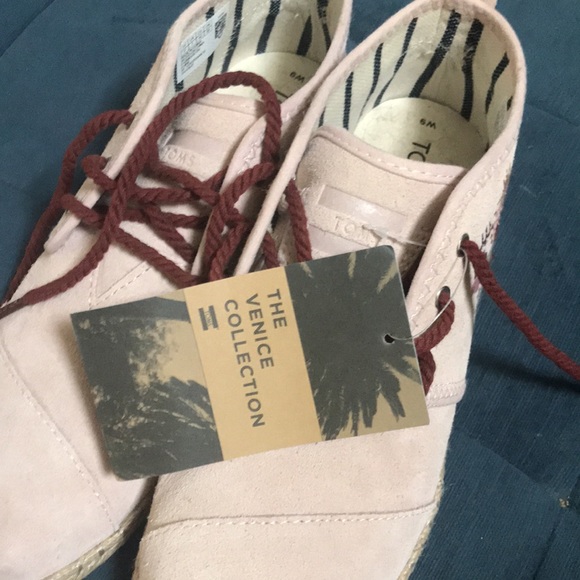 Pink Floral TOMS (9W) BRAND NEW - Picture 6 of 7